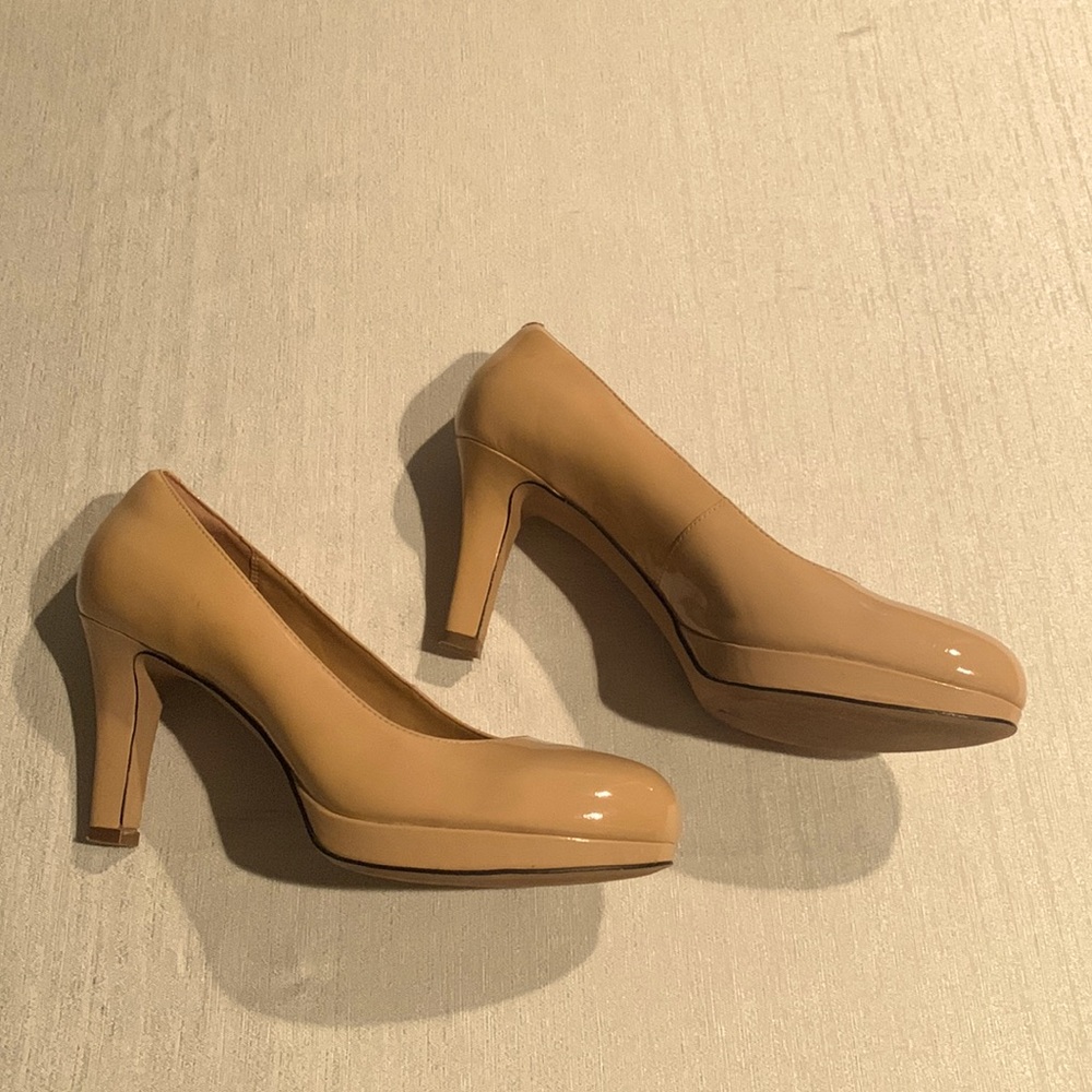 Clarks Nude Tan Color Pumps Gorgeous Slip On Style Size 11 Gently Used
